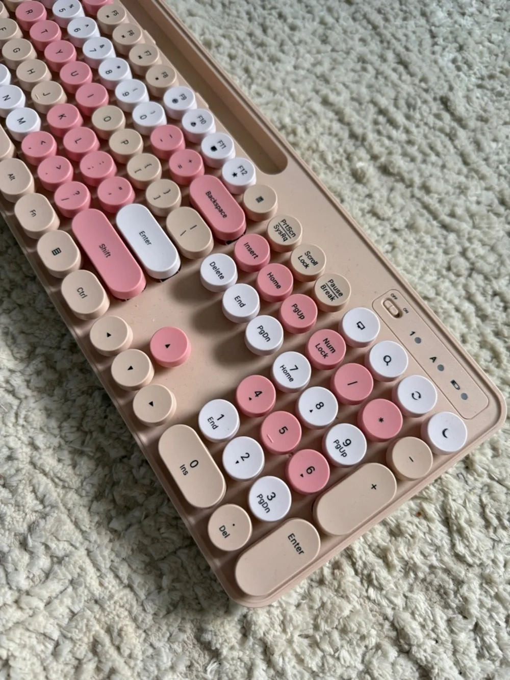 Retro Round-Key Pink & Cream Wireless Keyboard